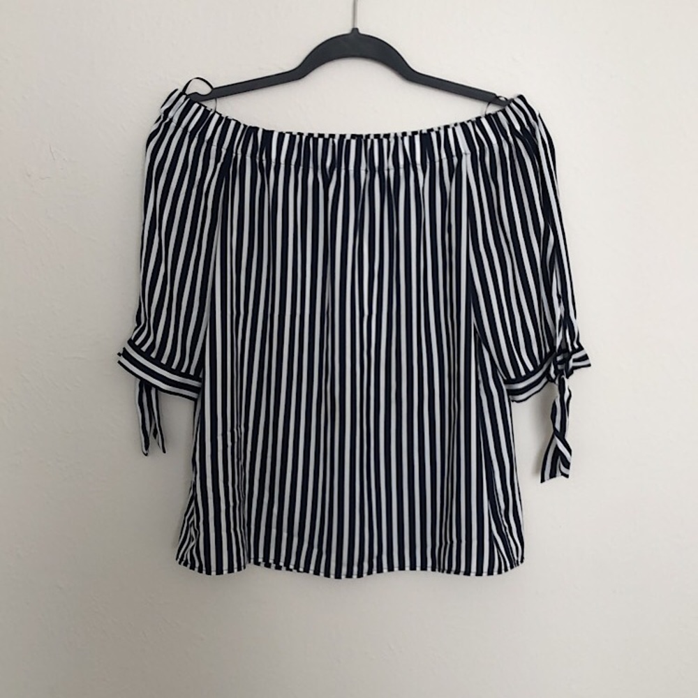 Off the shoulders dress shirt